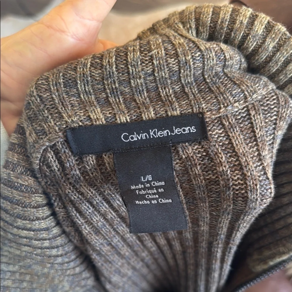 Calvin Klein Jeans stylish brown